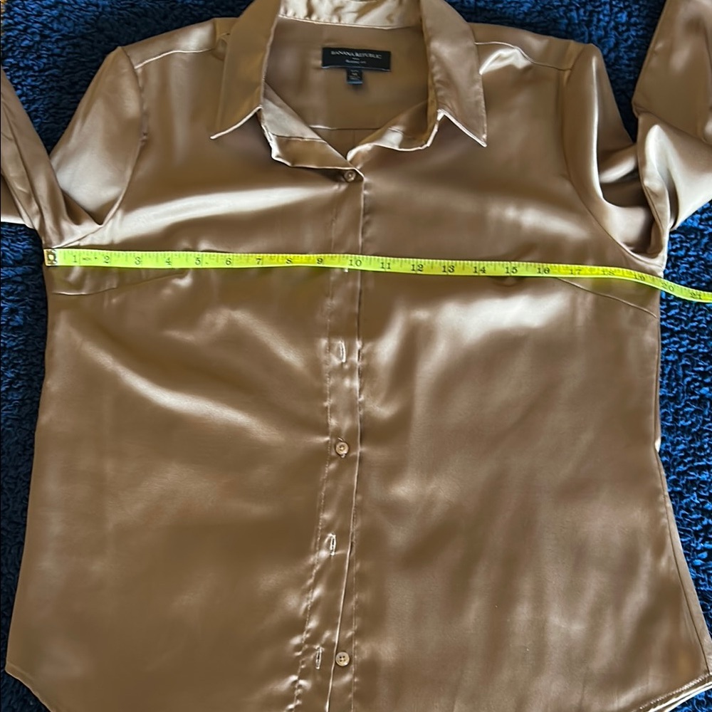 Banana Republic Tan Button Down Shirt satin classic fit - Picture 4 of 6